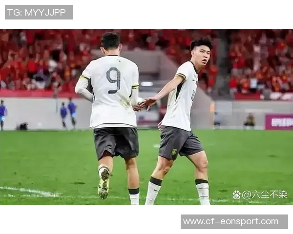 王钰栋精准传球助攻李新翔单刀机会可惜未能把握住 王钰栋精准传球助攻李新翔单刀机会可惜未能把握住